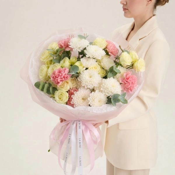 Букет Сборный букет с кустовыми розами и хризантемой купить в Кургане