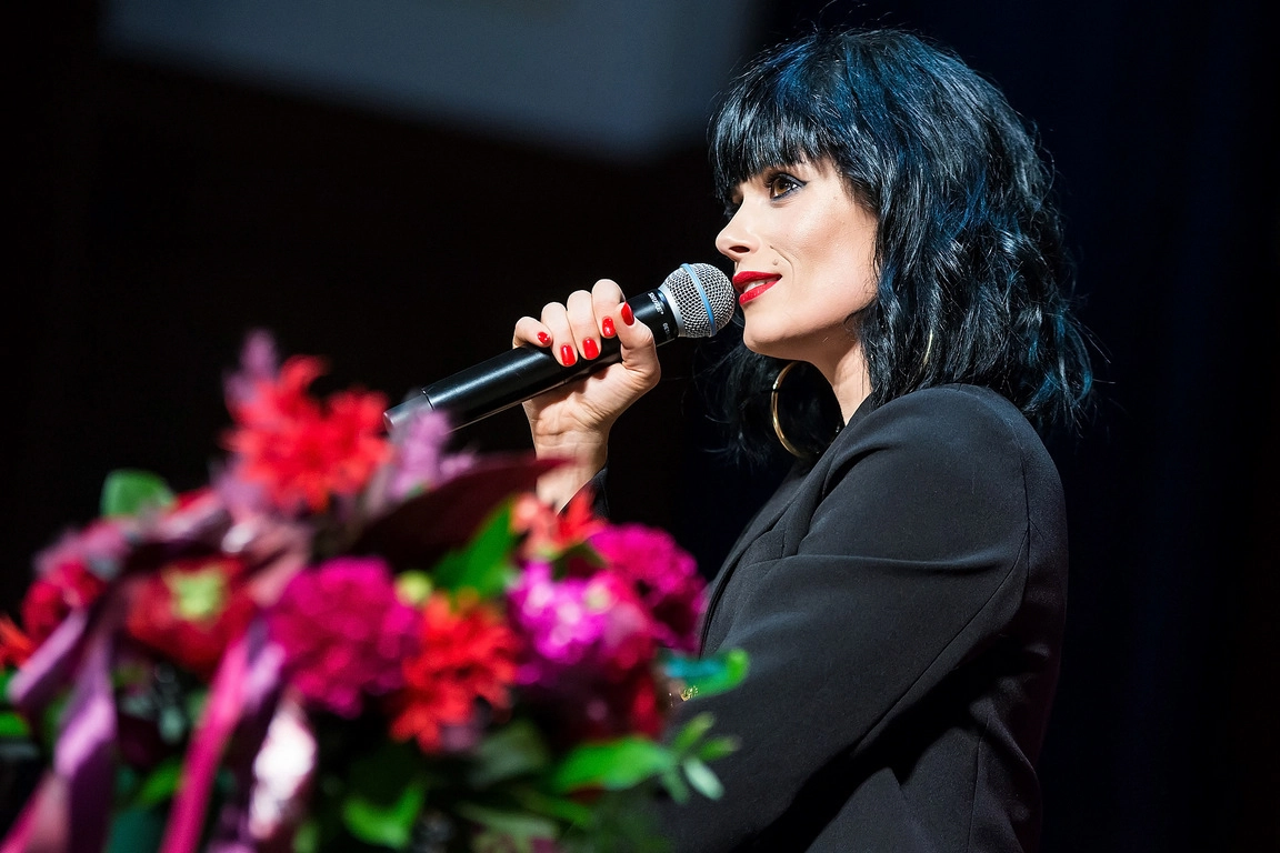 Поэтический вечер Солы_Моновой