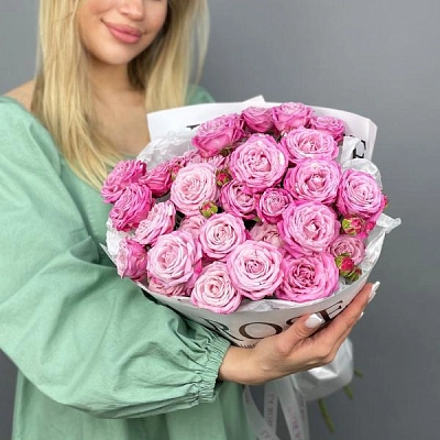 Моно кустовая роза Lady Bombastic в упаковке