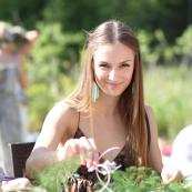 Иван Купала с Shopping guide «Я Покупаю. Новосибирск» на площадке ресторана «На Даче»