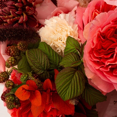 Букет с французской розой и хризантемой