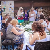 Иван Купала с Shopping guide «Я Покупаю. Новосибирск» на площадке ресторана «На Даче»