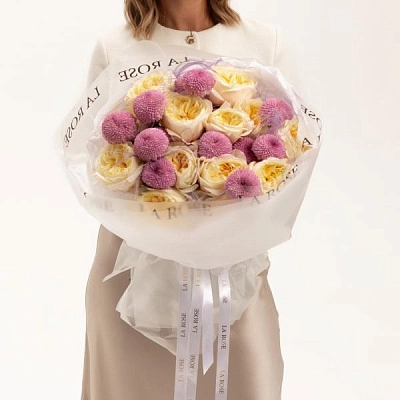 Букет с розой Фатима и хризантемой Момоко