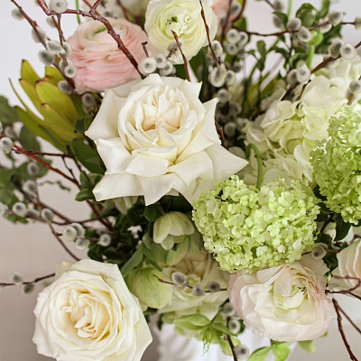 Букет в керамической вазе